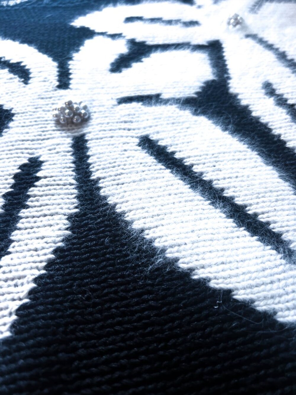 Castle Square Vintage Black & White Graphic Bow Flower Knit Sweater M - Picture 6 of 9